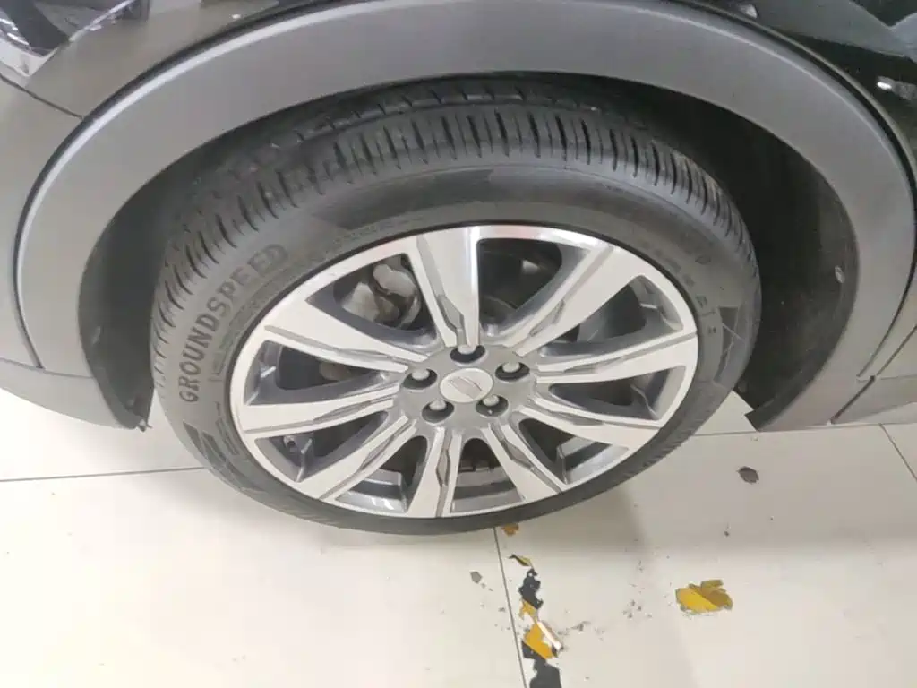 Photo 23 - Cadillac XT4