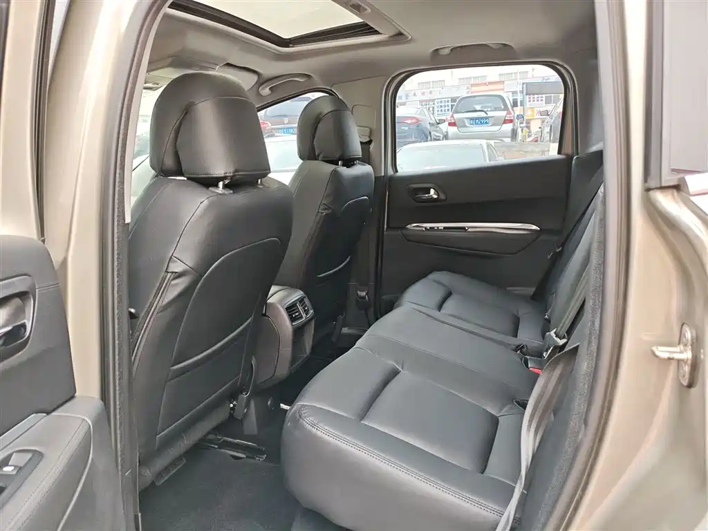 Peugeot 3008 2015 2.0L Automatic Classic Edition фото 14