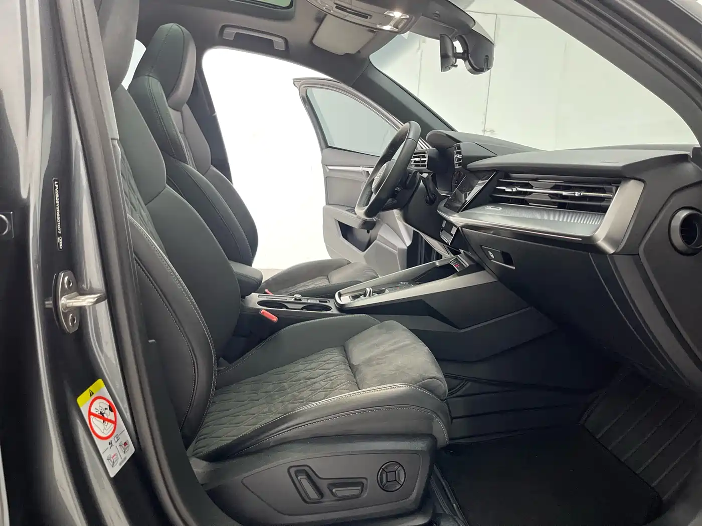 Audi A3 2024 Model Sportback 35 TFSI Luxury Sport фото 26