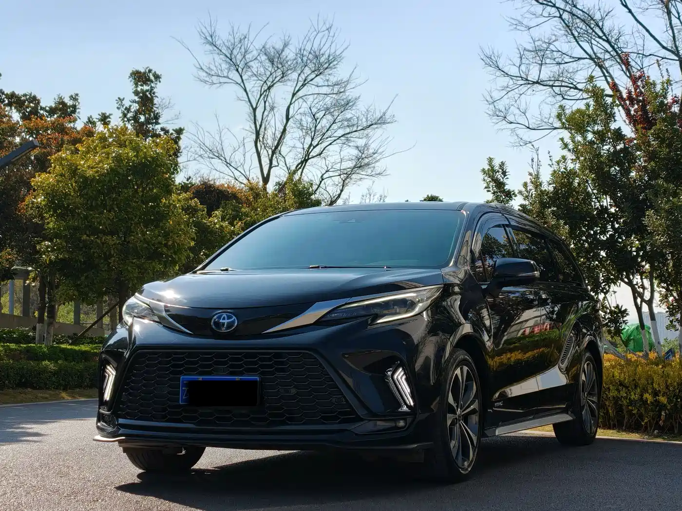Toyota Granvia 2023 2.5L Hybrid VIP Edition