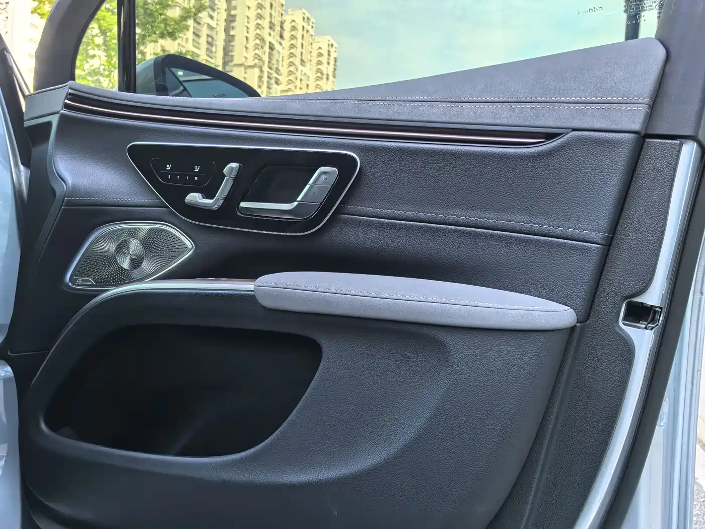 MERCEDES-BENZ EQS SUV