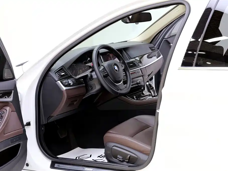BMW 5 Series 2017 525Li Luxury Design Package фото 5