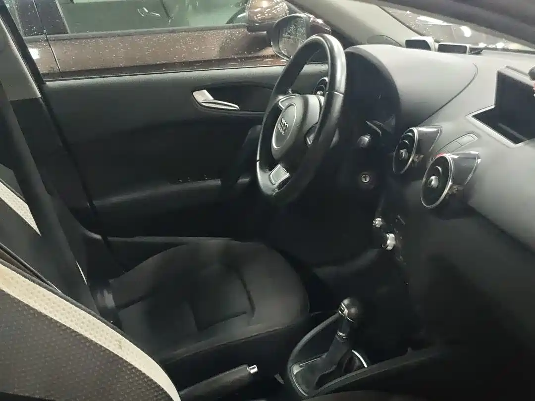 Audi A1 2015 2014 30 TFSI Sportback Fashion