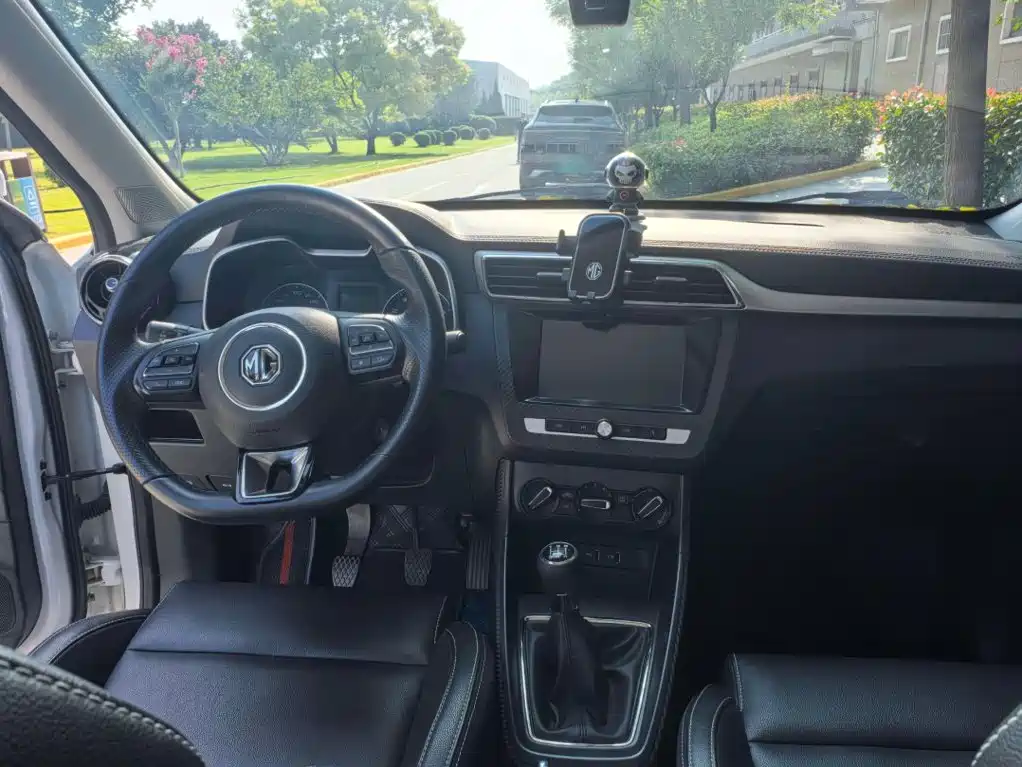 Фото 5 - MG ZS