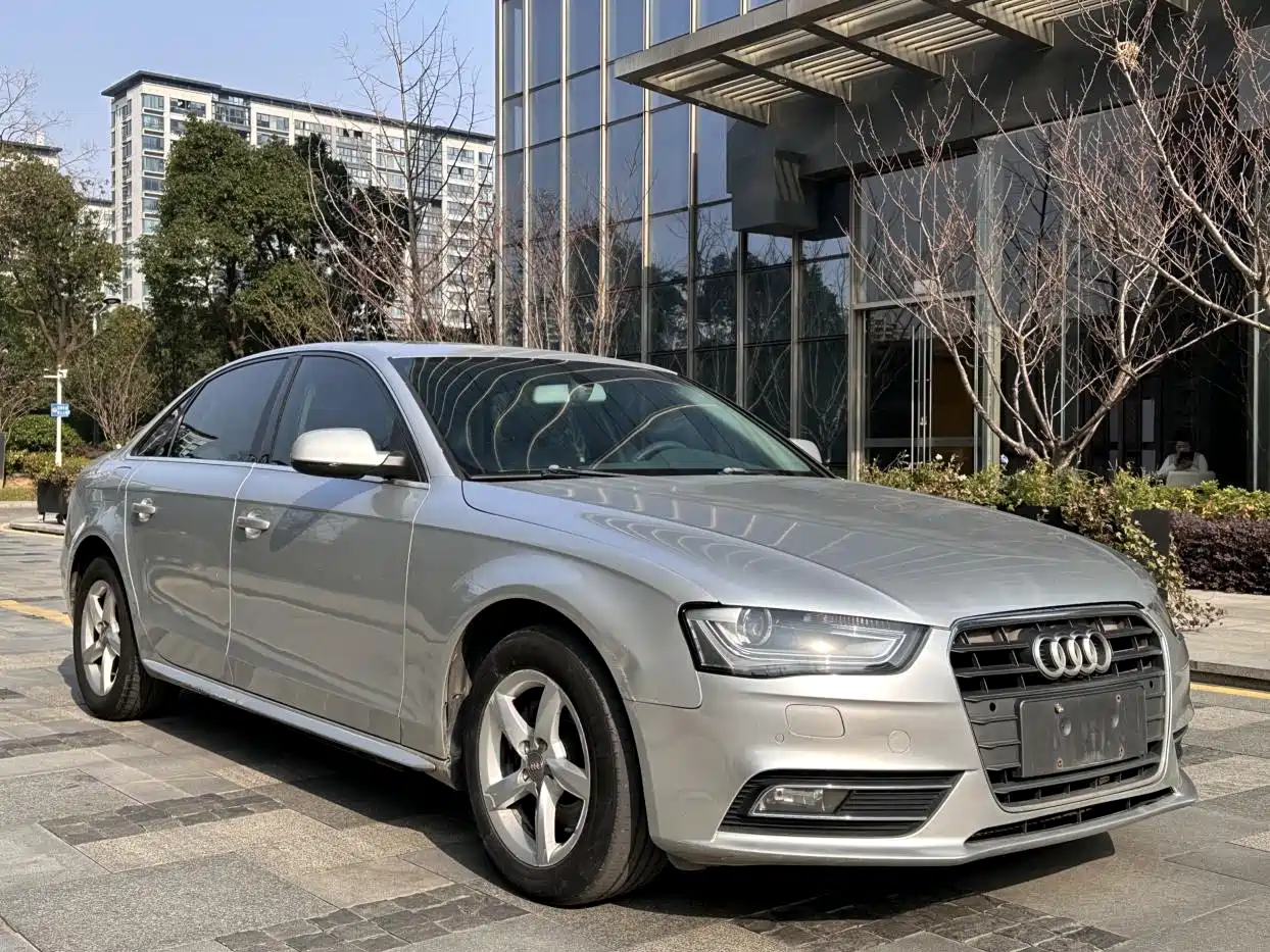 Audi A4L 2013 35 TFSI Automatic Standard фото 3