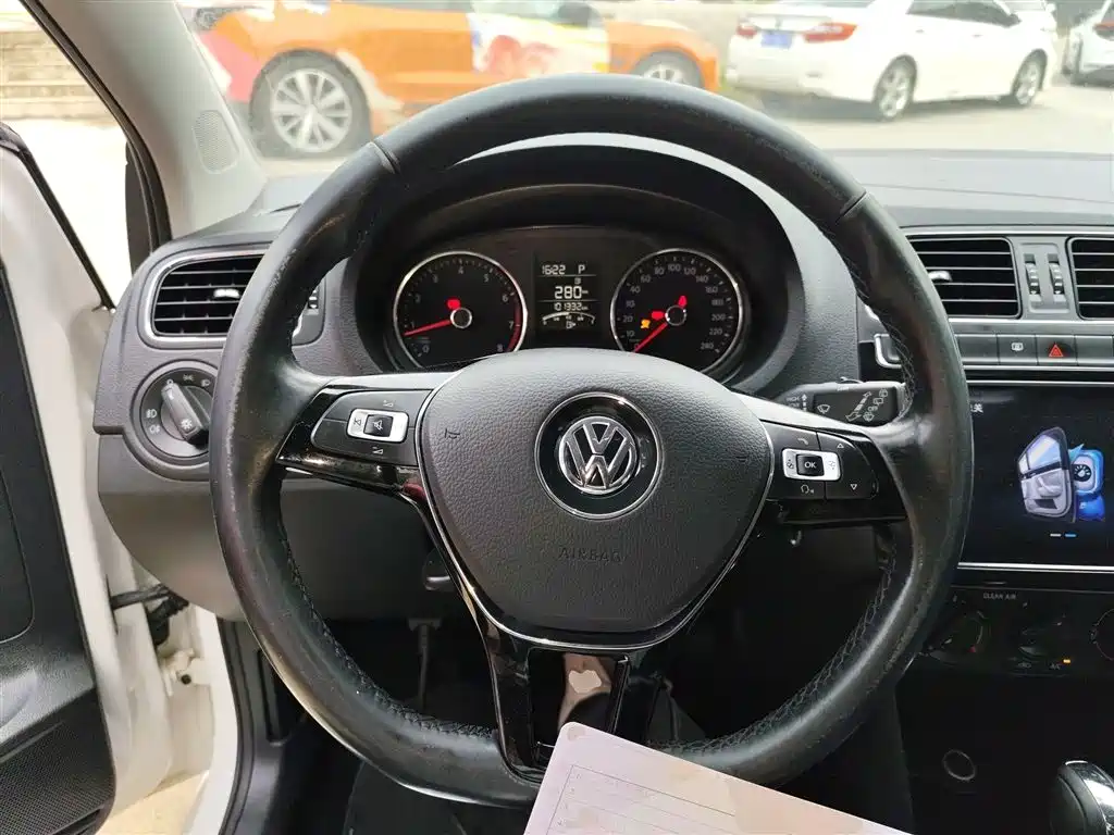 Volkswagen Polo 2016 1.6L Automatic Comfort фото 7