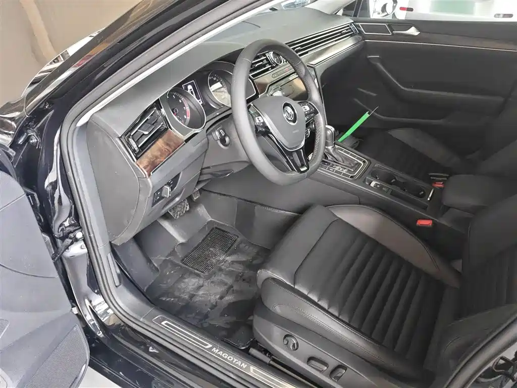 Volkswagen Magotan 2019 330TSI DSG Luxury Class China VI фото 16