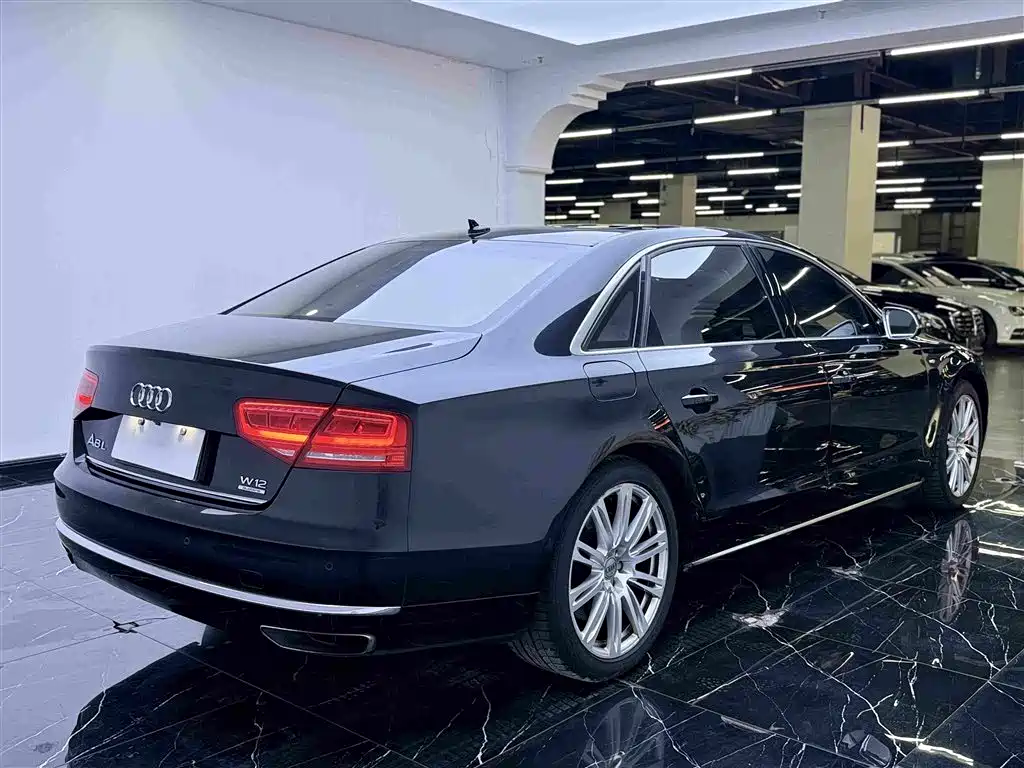 Фото 34 - Audi A8