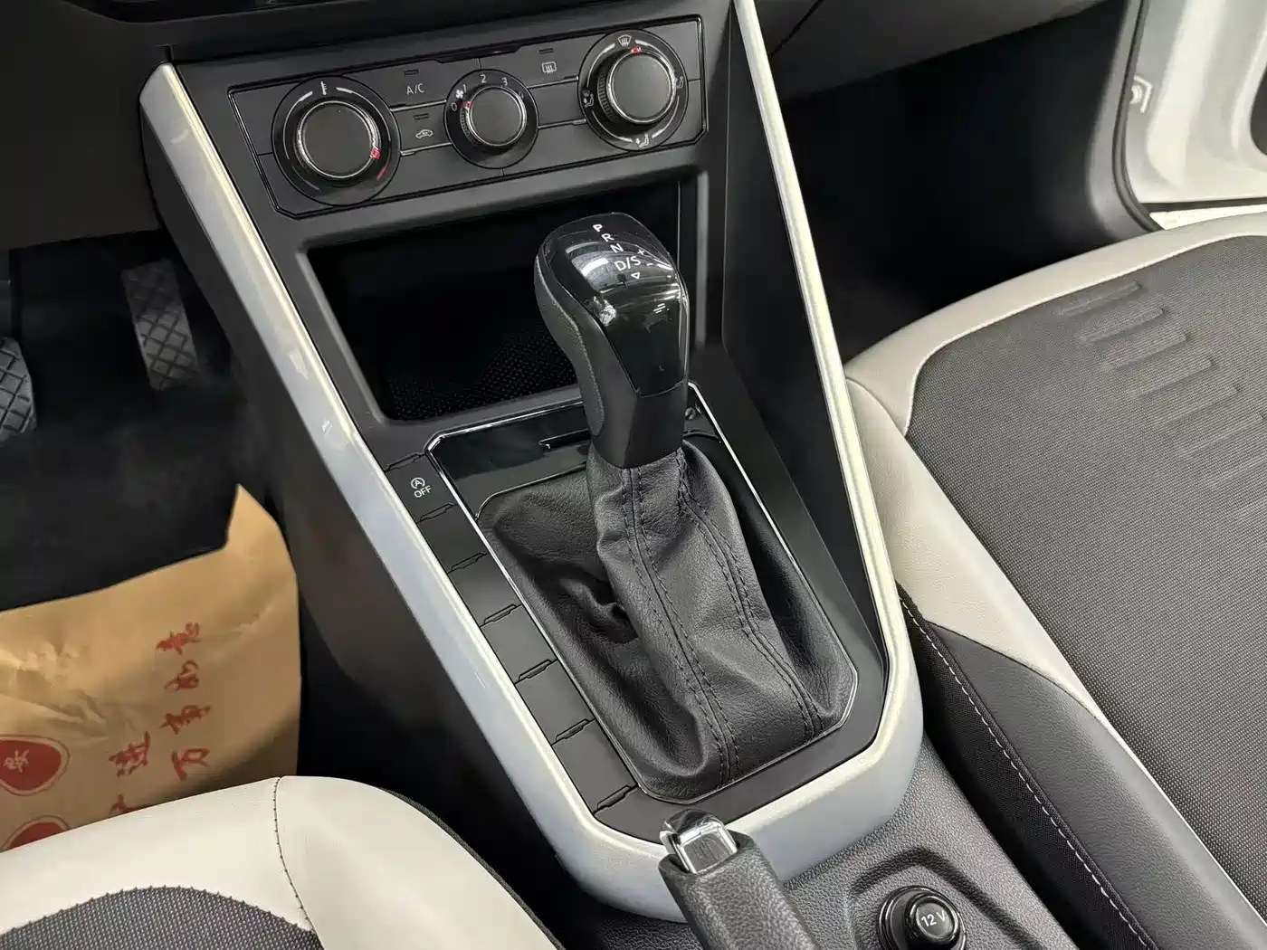 Volkswagen Polo 2019 Plus 1.5L Automatic Colorful Tech Edition фото 10