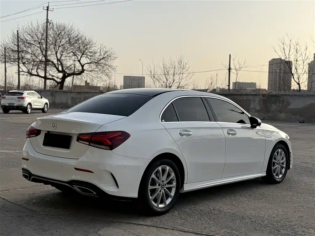 Mercedes-Benz A-Class 2019 A 200 L Sport Sedan фото 13