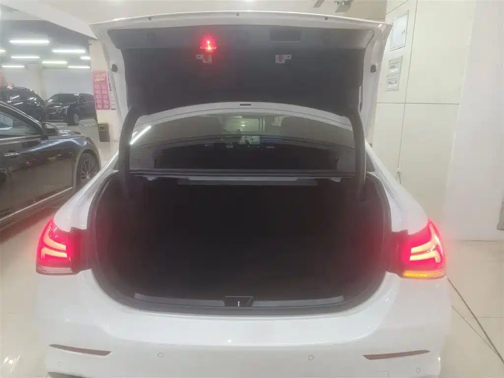 Mercedes-Benz A-Class 2019 A 200 L Sport Sedan фото 18