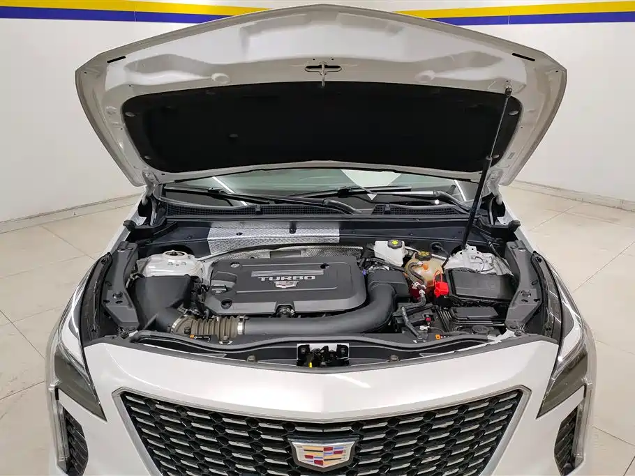 CADILLAC XT4