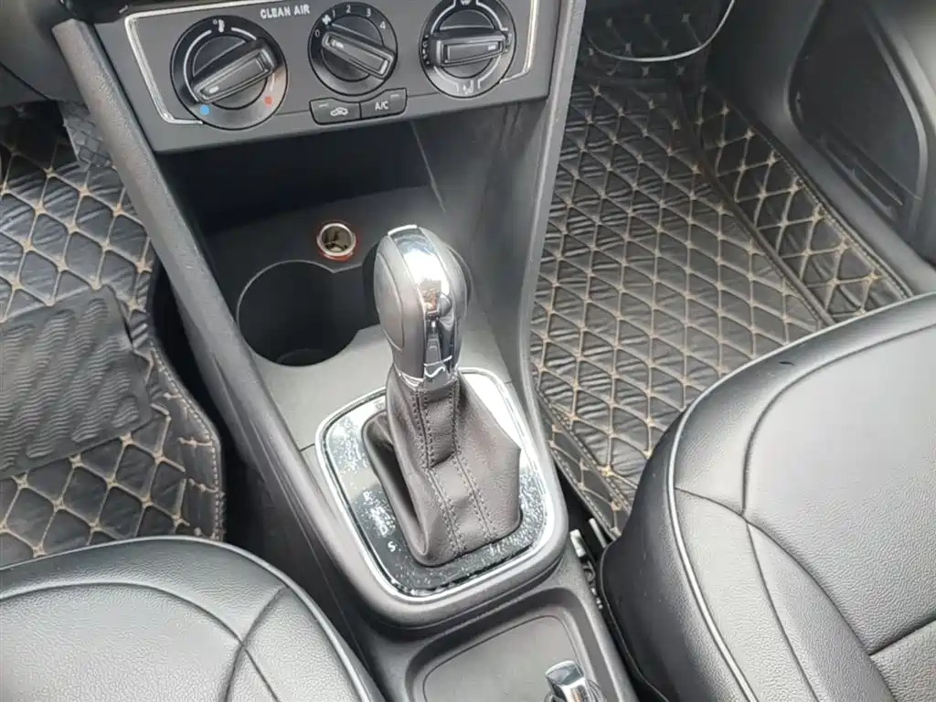Volkswagen Polo 2016 1.6L Automatic Comfort фото 14