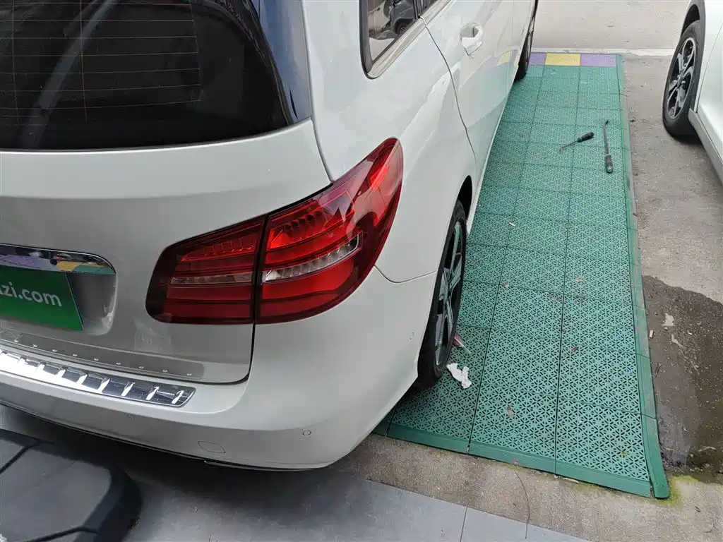Mercedes-Benz B-Class 2016 B 200 Collector's Edition фото 8