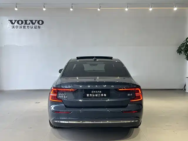 Volvo S60 2024 B4 Inscription Luxury Edition — фото 5