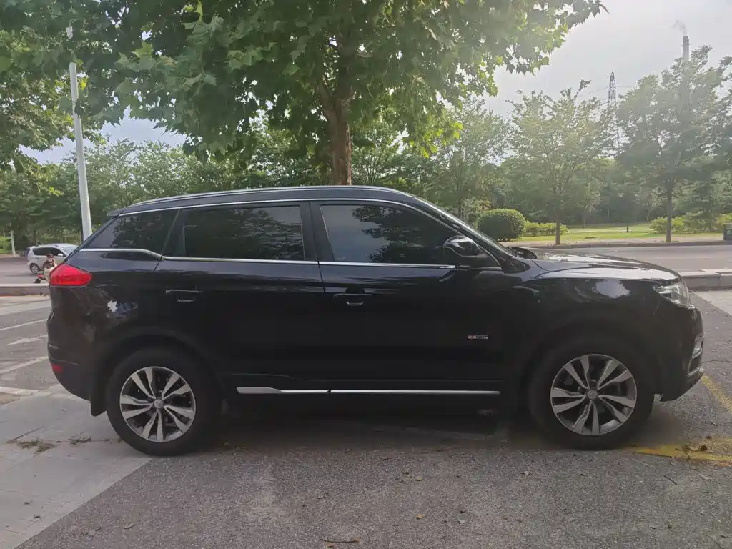 Фото 8 - Geely Atlas
