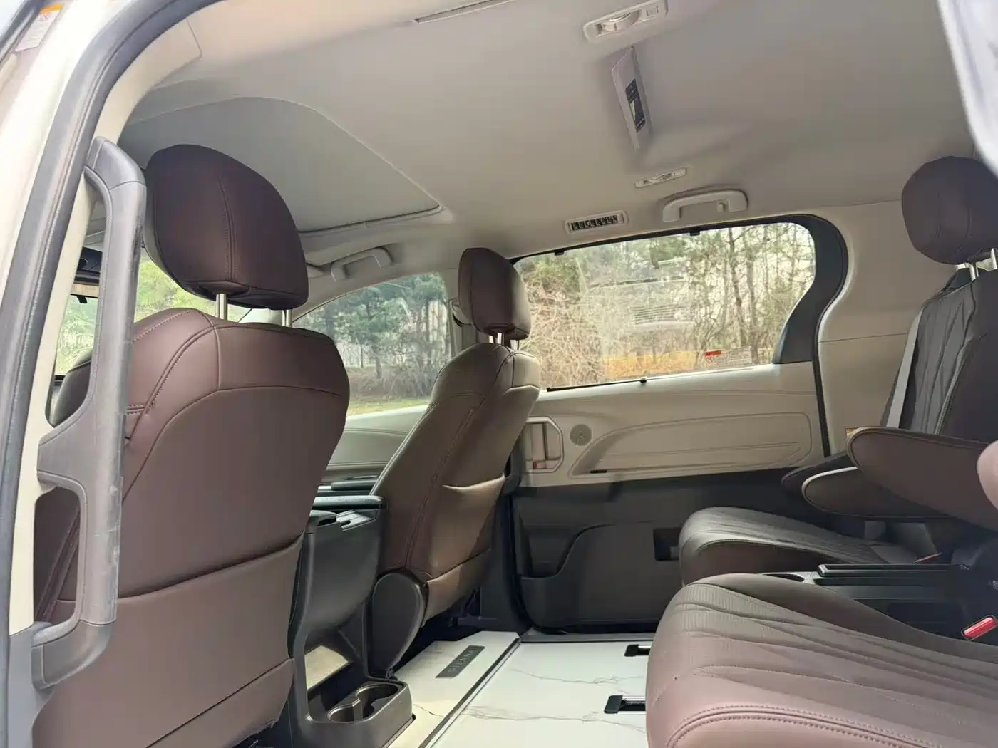 Toyota Sienna 2021 2.5L Hybrid Comfort Edition фото 10