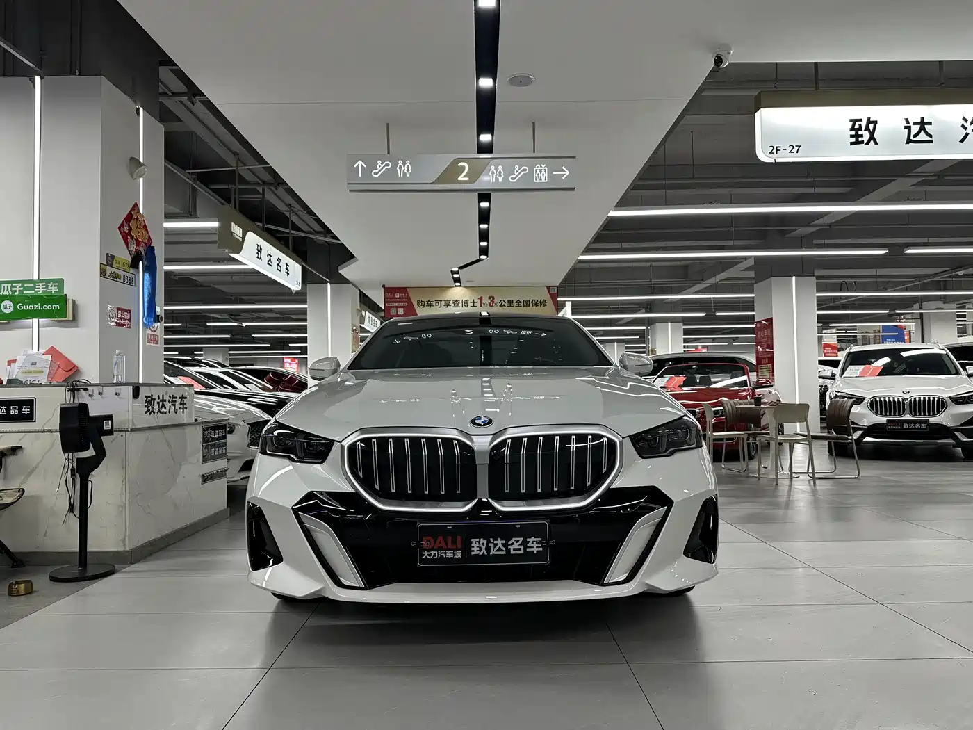 BMW 5 Series 2025 530Li Leading M Sport Package фото 2