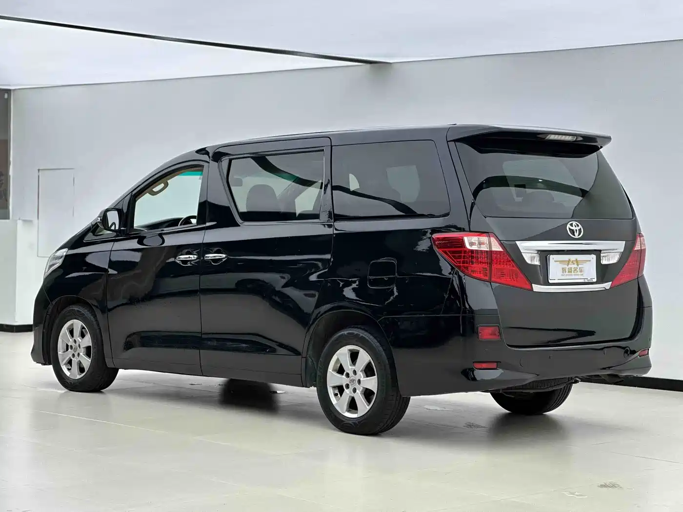 Toyota Alphard 2011 3.5L Luxury Edition фото 3