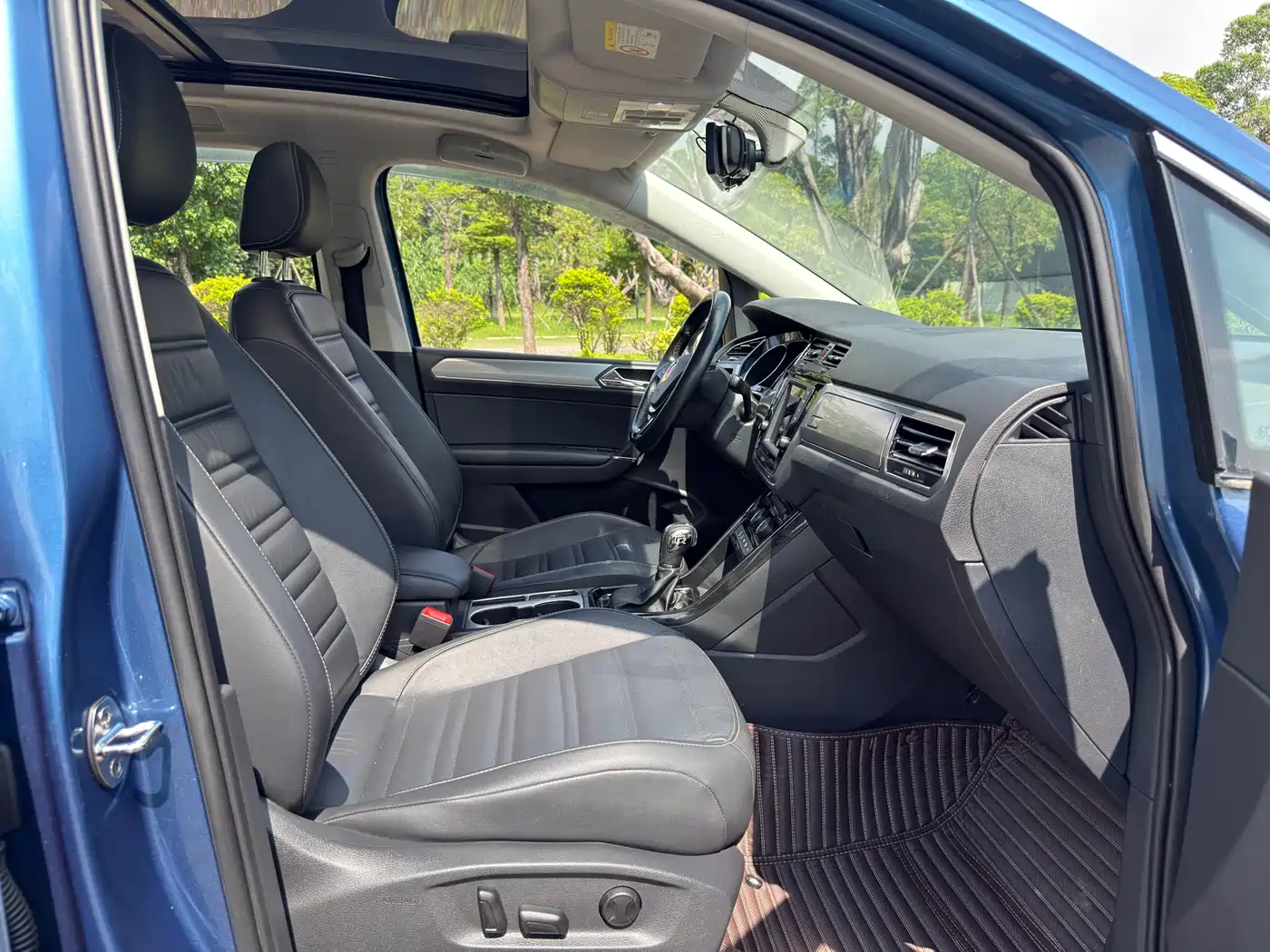 Volkswagen Touran 2018 Touran L 330TSI DSG Luxury фото 13