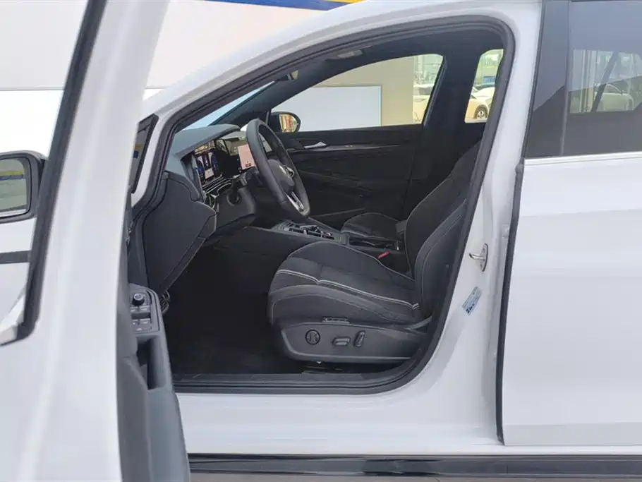 Volkswagen Golf 2023 Facelift 280TSI DSG R-Line Lite фото 9