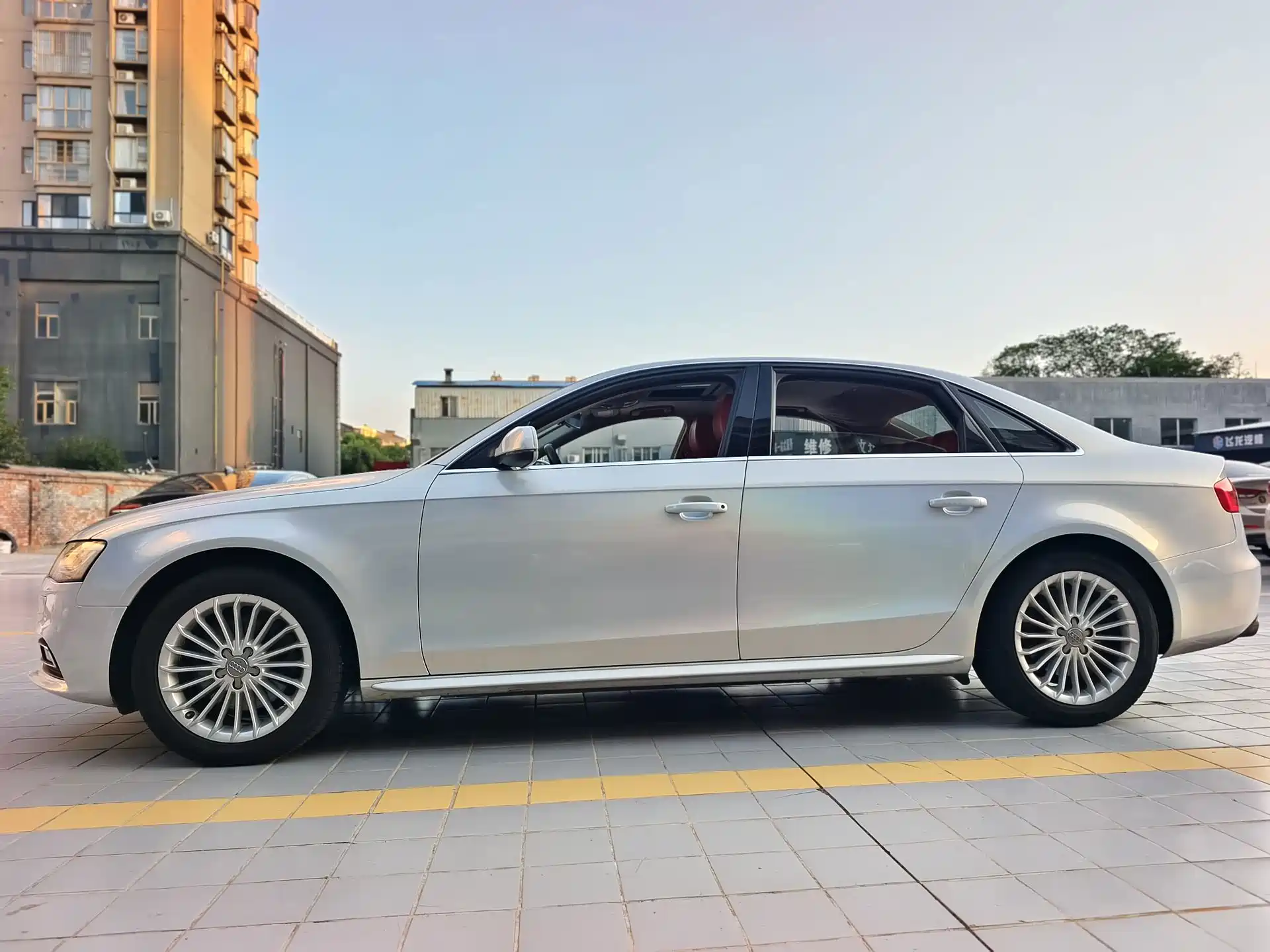Фото 4 - Audi A4L