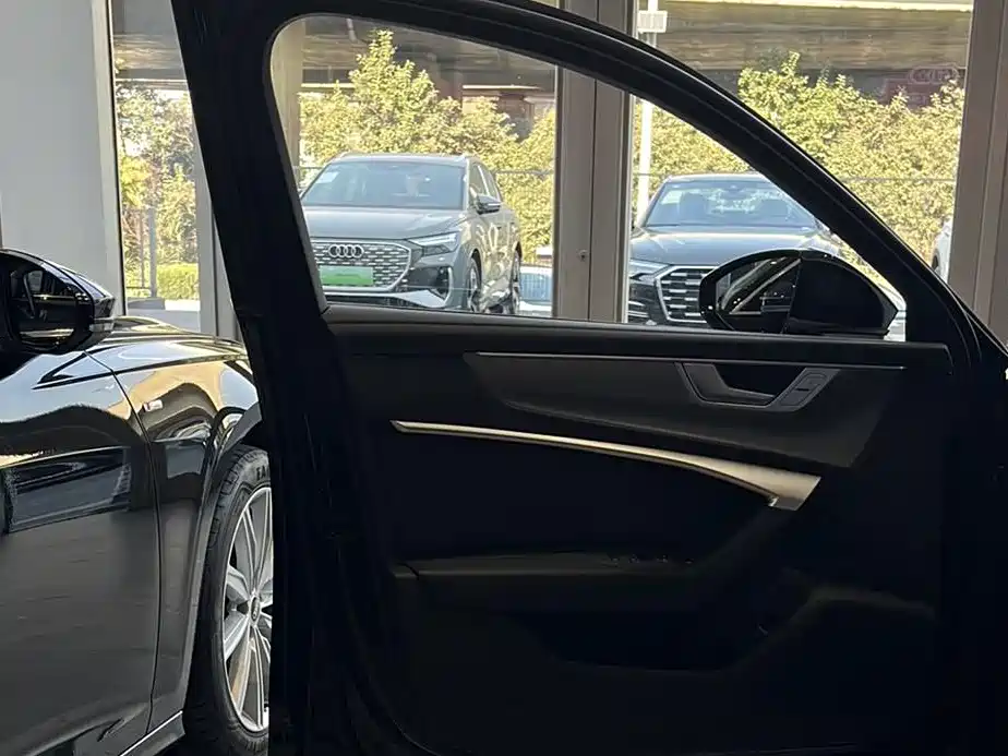 Audi A6L 2025 40 TFSI Luxury Sport фото 5