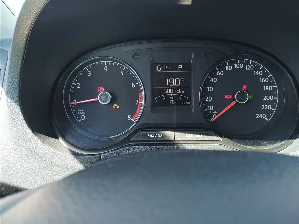Volkswagen Polo 2016 1.4L Automatic Trend фото 12