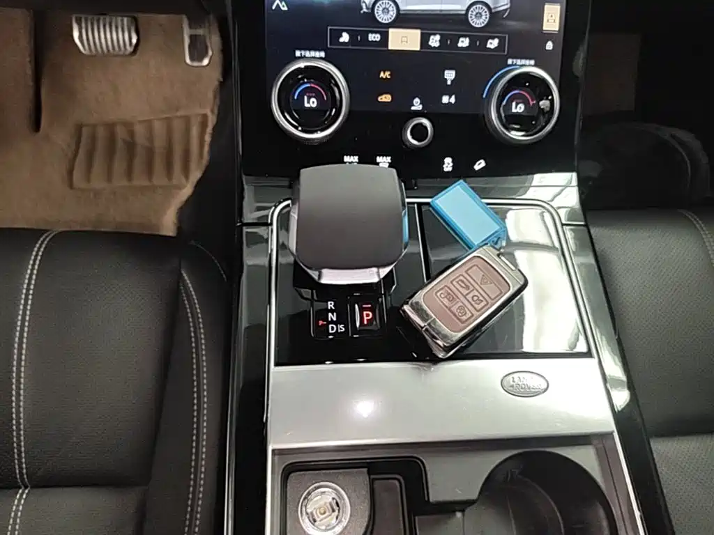 Photo 14 - Land Rover Range Rover Velar