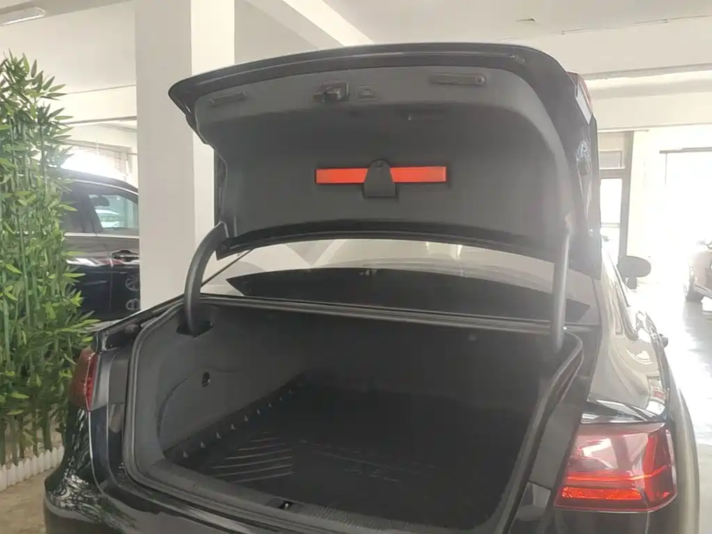 Фото 19 - Audi A6L