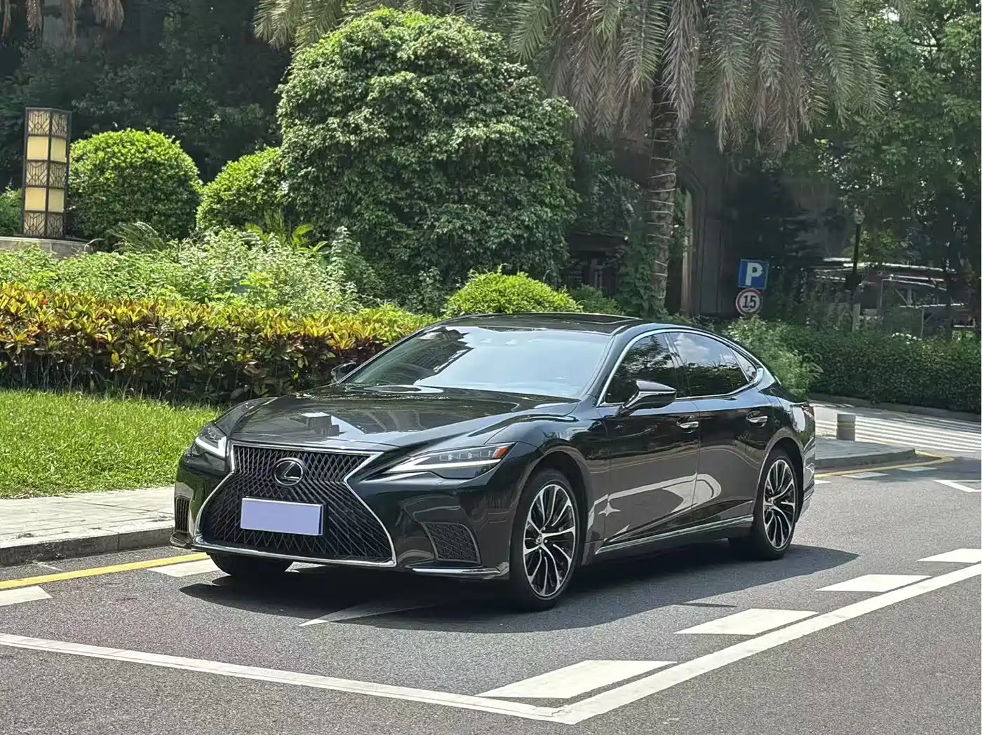 Lexus LS 2021 500h Executive Edition фото 2
