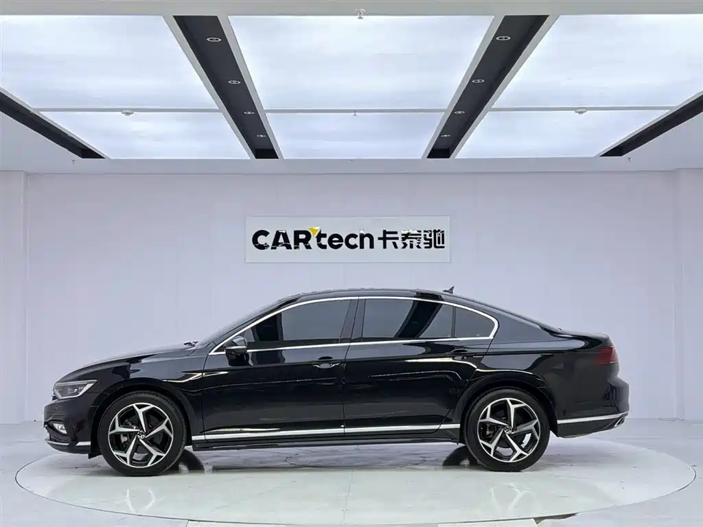 Volkswagen Magotan 2023 2 Million Units Anniversary Edition 330TSI DSG Leading Type фото 2
