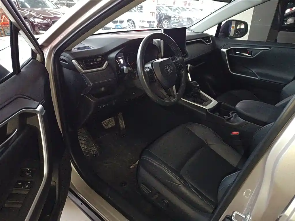 Toyota Wildlander 2021 2.0L CVT 2WD Luxury Edition фото 12