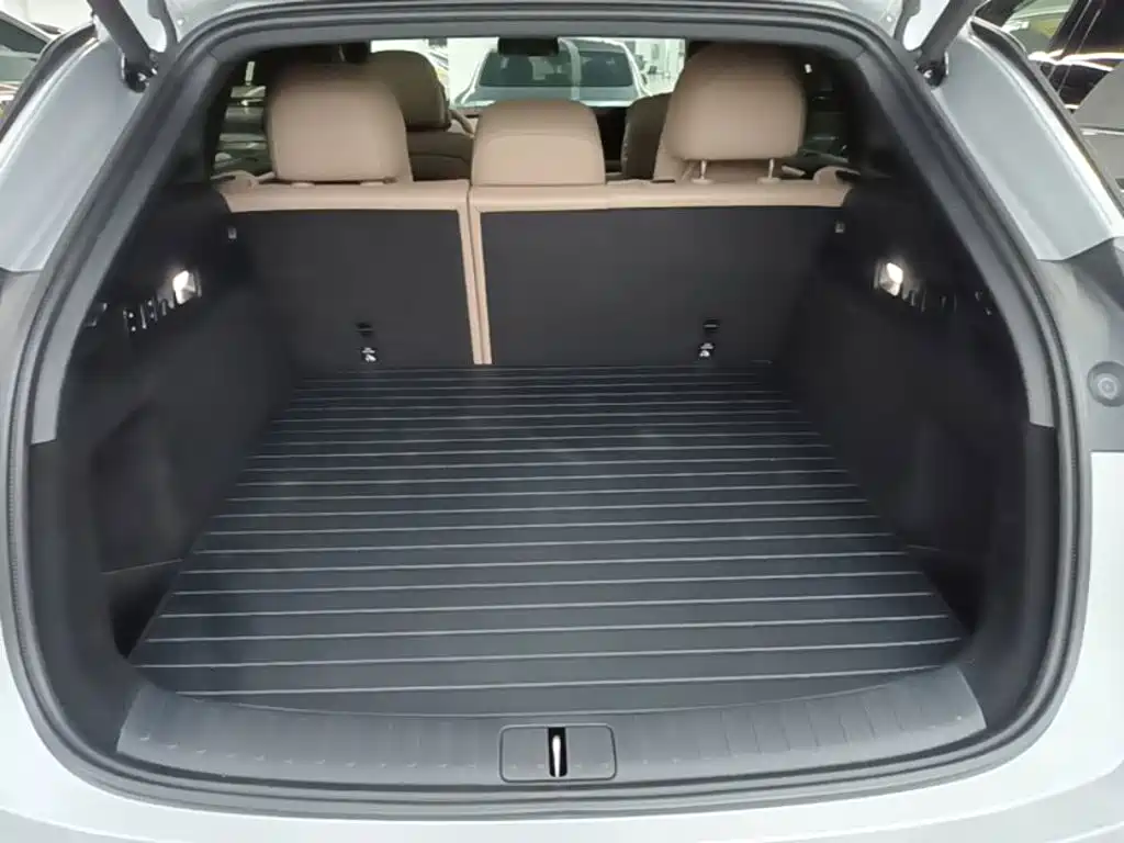 Li Auto i6 2026 2025 4WD Base Model
