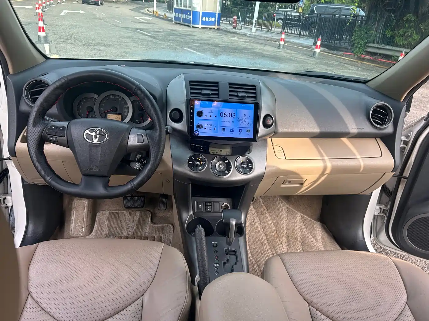 Photo 10 - Toyota RAV4 Rongfang
