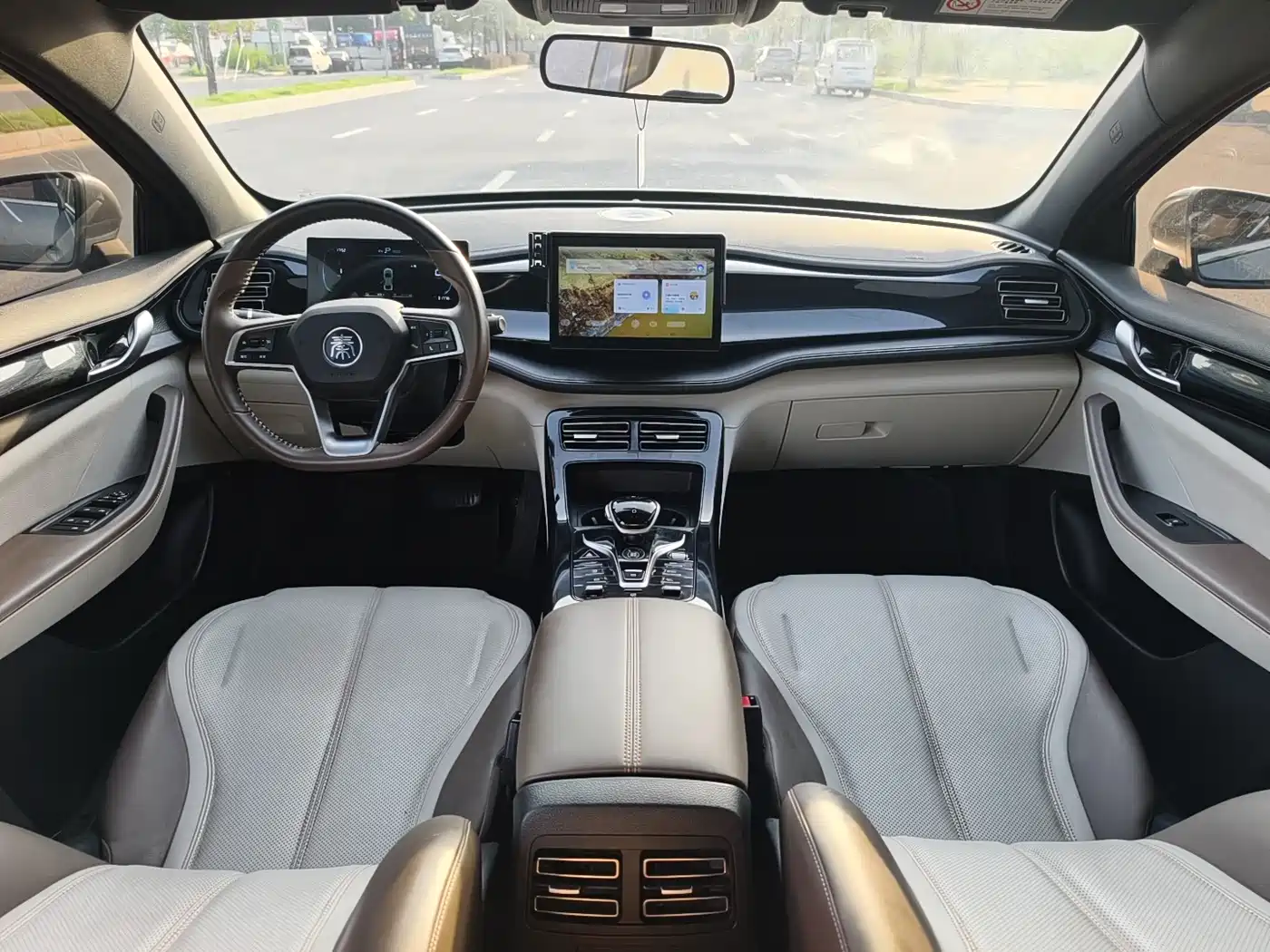 BYD Qin PLUS 2024 Glory Edition DM-i 55KM Leading фото 5