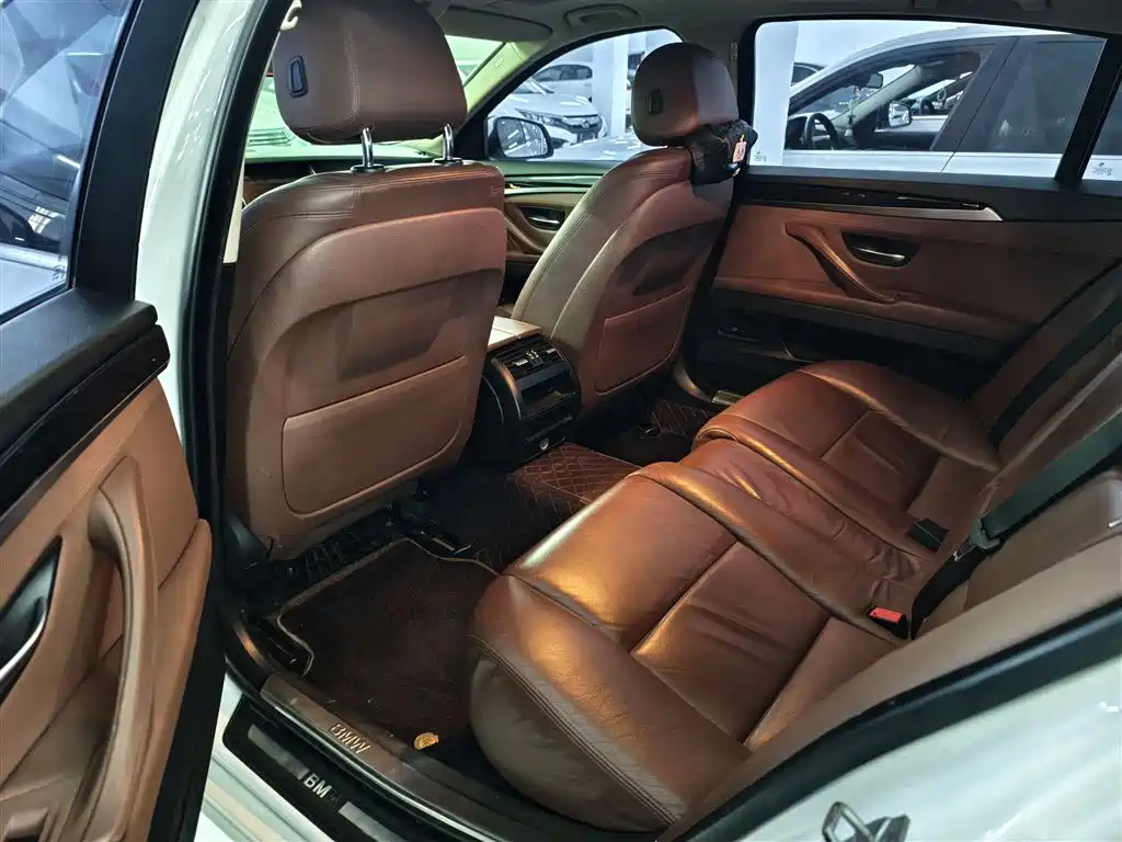 BMW 5 Series 2017 520Li Classic Edition фото 9