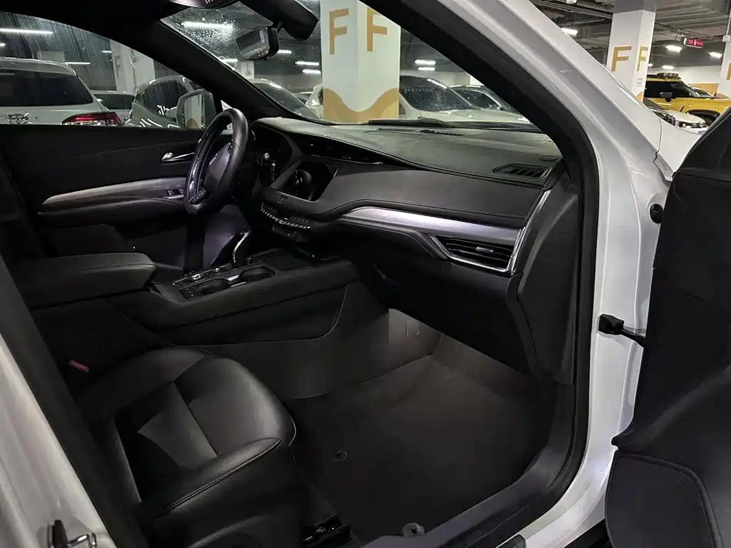 Фото 4 - Cadillac XT4