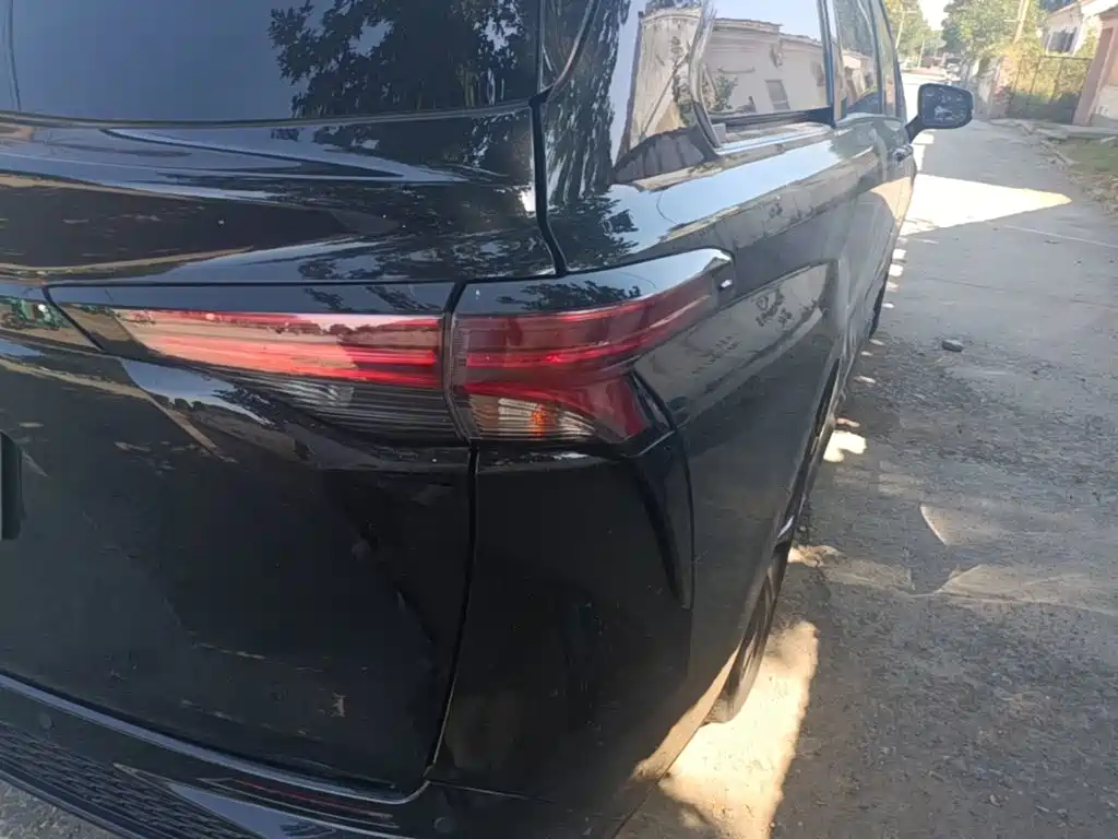 Фото 8 - Toyota Granvia