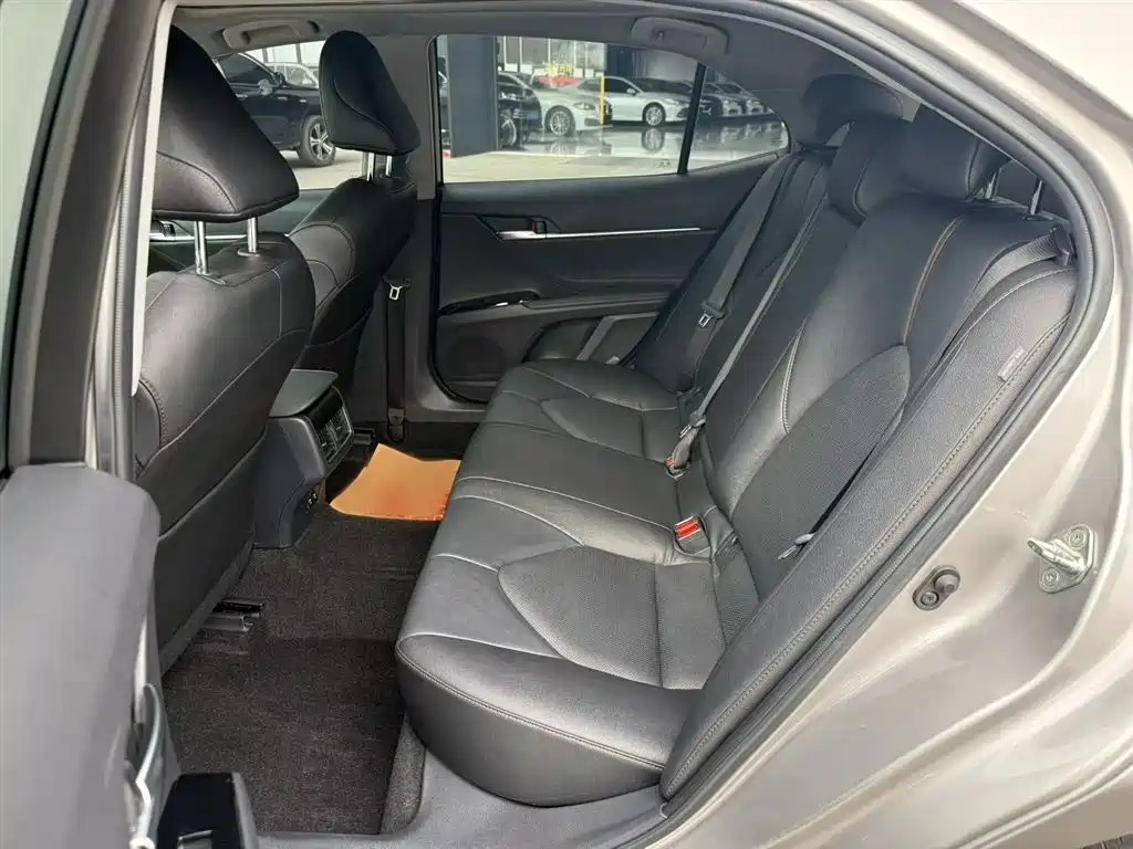 Toyota Camry 2021 2.5G Luxury Edition фото 14