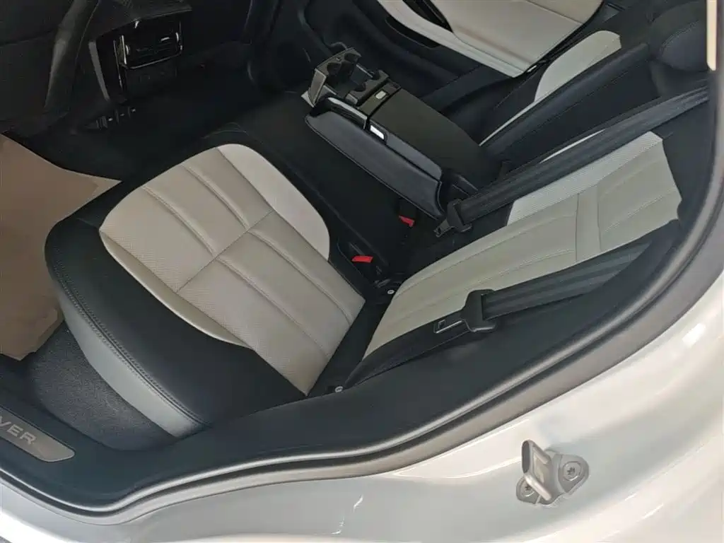 Land Rover Range Rover Evoque New Energy 2023 Range Rover Evoque L P300e Plug-in Hybrid Edition фото 17