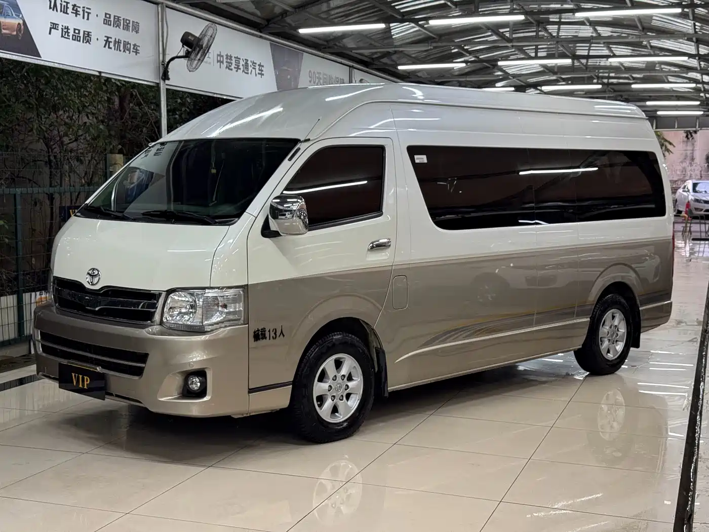 Toyota HIACE 2012 2011 2.7L Automatic Standard 13-seater