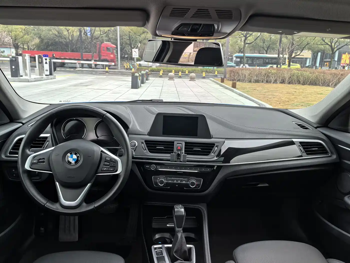 BMW 1 Series 2018 118i Sport Edition фото 14