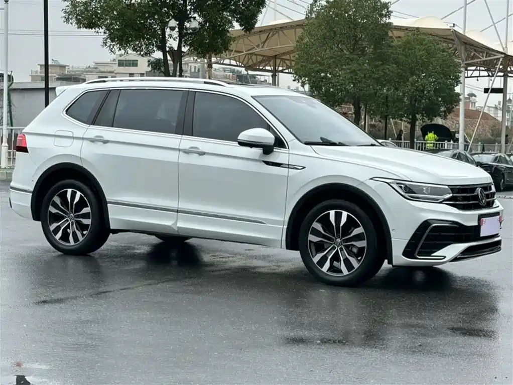 Volkswagen Tiguan L 2023 330TSI Auto 2WD R-Line Premium Edition фото 21