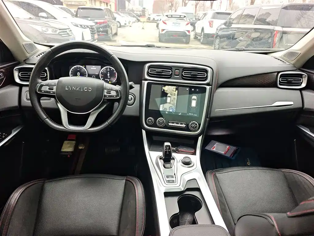 Lynk & Co 01 2017 2.0T AWD Pro фото 10