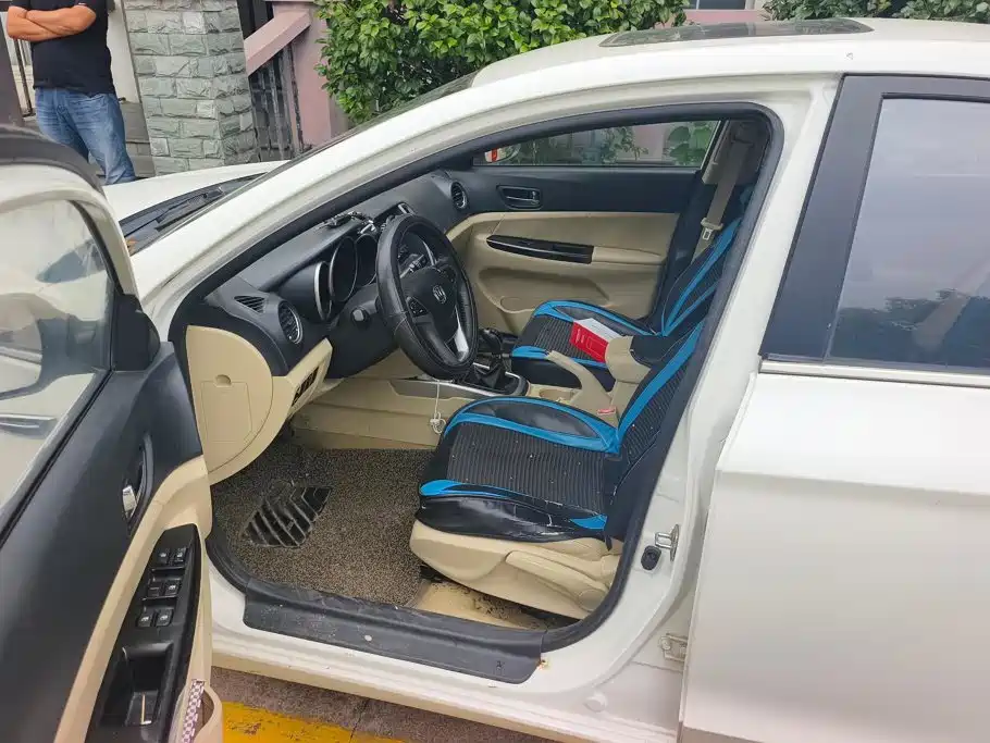 Photo 9 - Changan Eado
