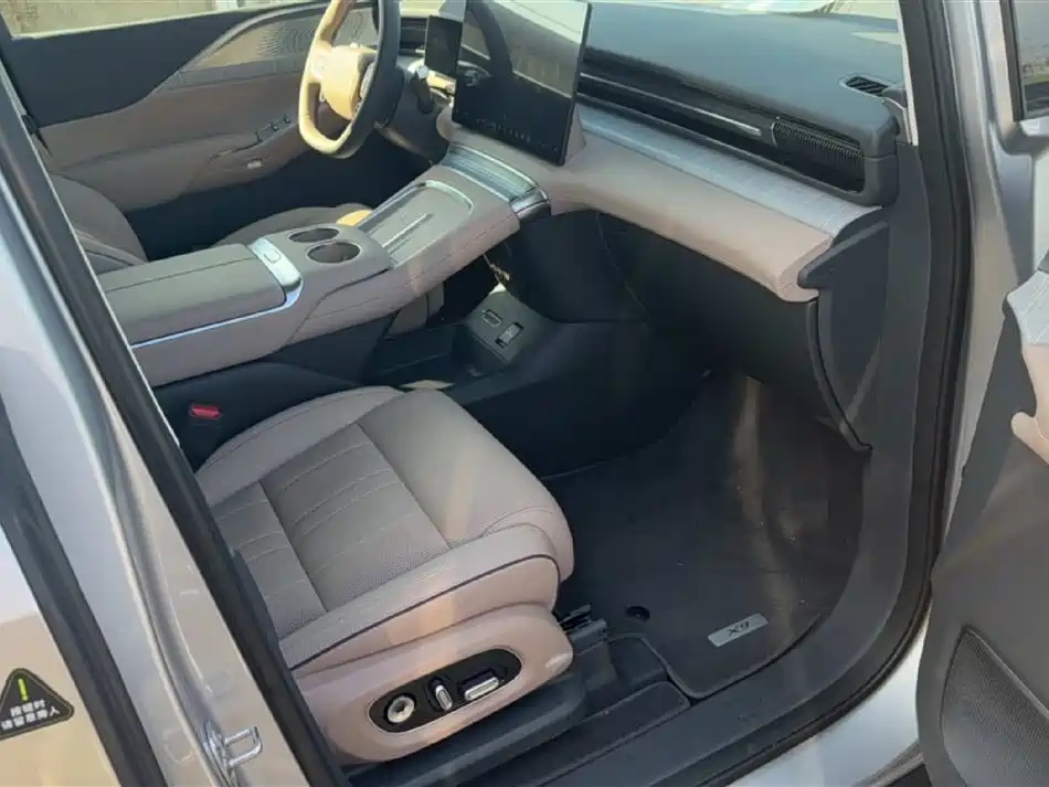 XPeng X9 2025 2025 Extended Range Edition