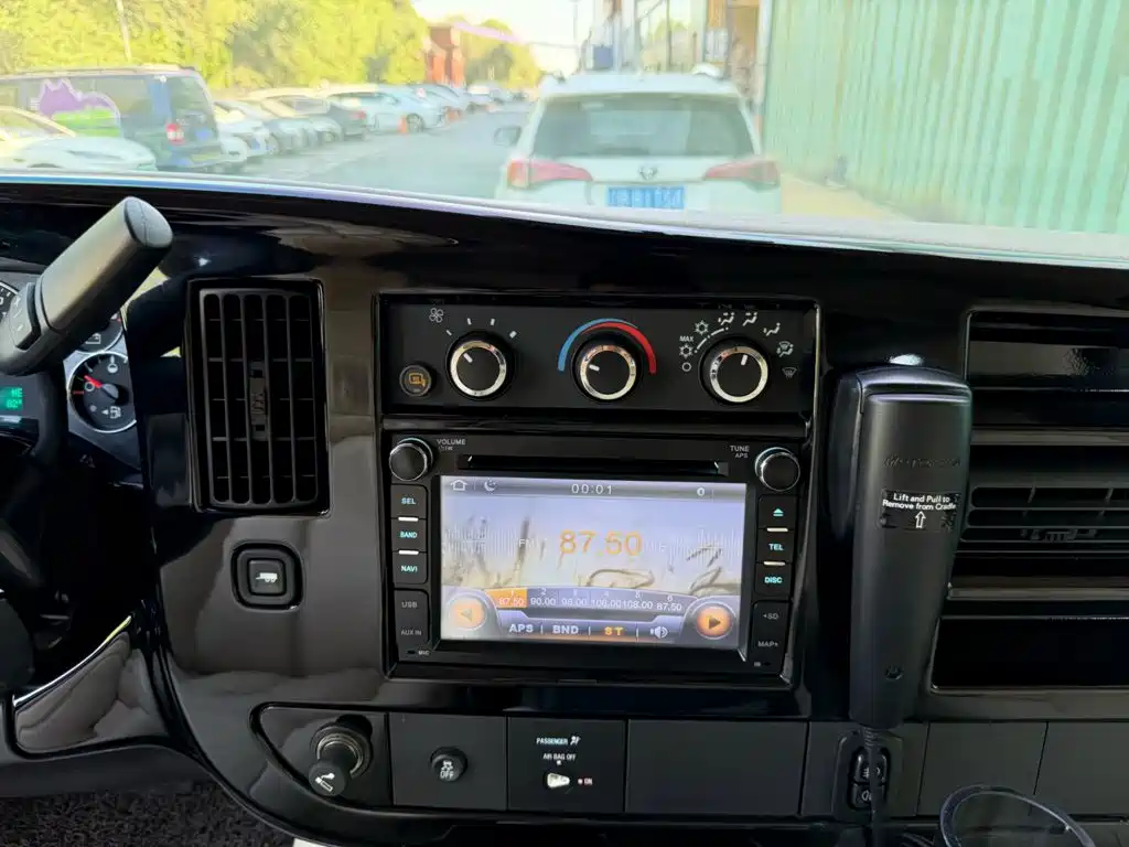 GMC Savana 2015 2013 6.0L 2500S Sport Edition 7-seater