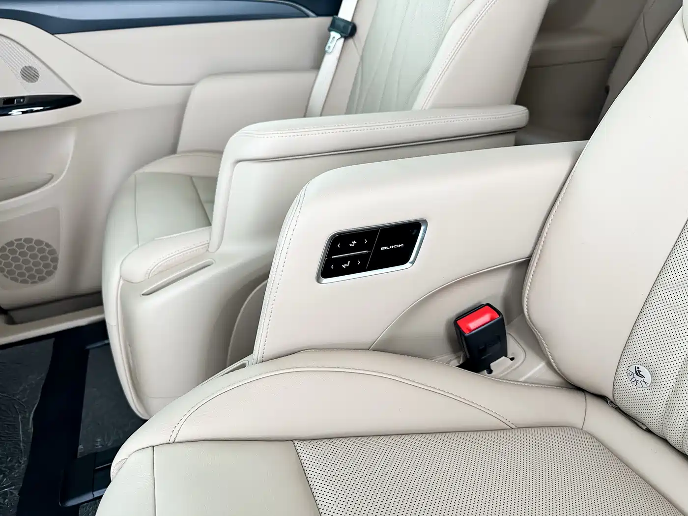 Buick GL8 New Energy 2025 Land Honor Premium Edition 7-Seater фото 10