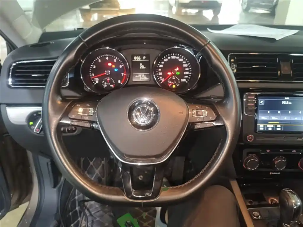 Volkswagen Sagitar 2017 230TSI Automatic Comfort фото 11